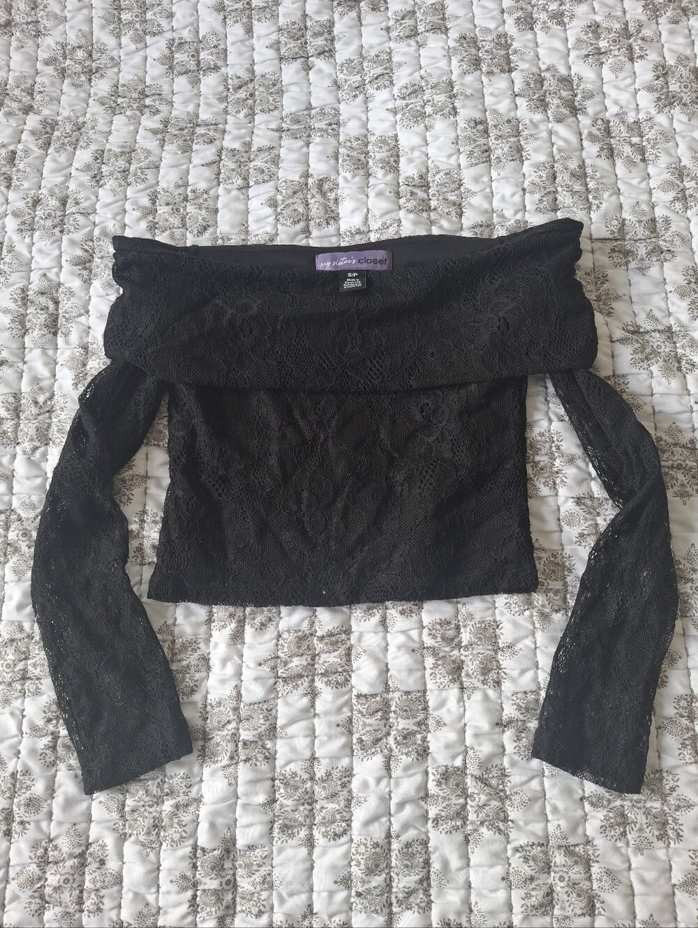 Forever 21 Off-Shoulder Lace Crop Top